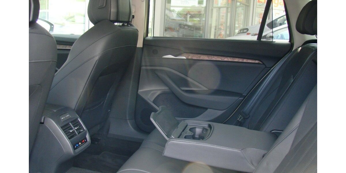 Skoda Superb 2.0TDi 4x4 L&K ACC SHZ LED AHK 360º HUD Can 25.989 km 38.880 &euro; Falkensee 14612