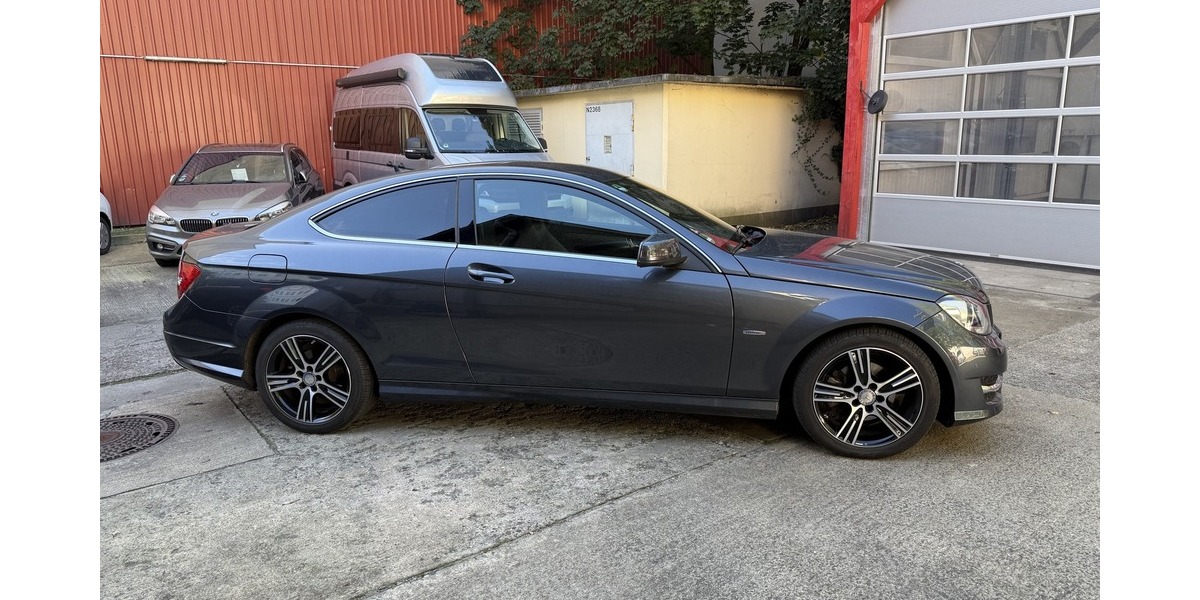 Mercedes-Benz C 180 Coupe CGI Edition C AMG LOOK 64.300 km 17.900 &euro; Berlin 10247