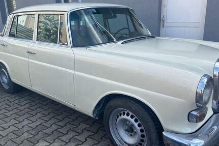 Mercedes-Benz 200 62.000 km 8.888 &euro; Berlin / Pankow 13127