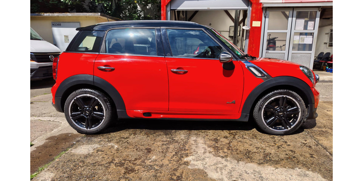 Mini Cooper_S_COUNTRYMAN_JWC_Kit_All4_Navi_Schiebed. 116.200 km 7.900 &euro; Berlin 10247