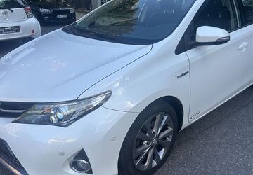 Toyota Auris 93.368 km 9.990 &euro; Berlin 12249