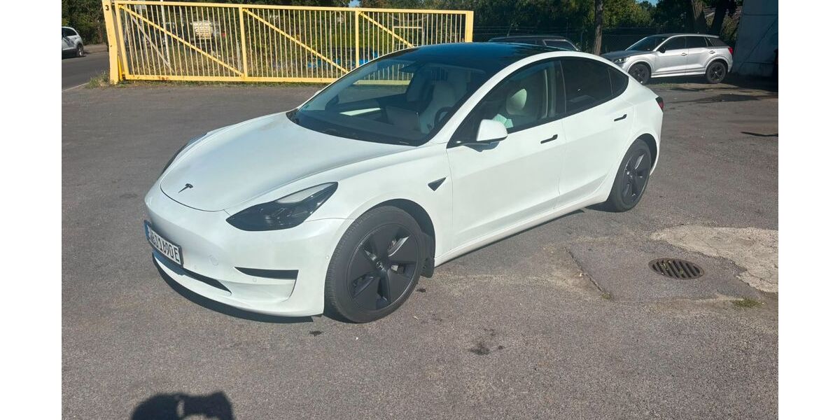 Tesla Model 3 47.441 km 23.890 &euro; Berlin 12109