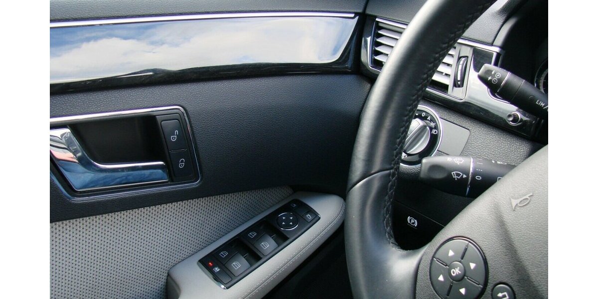 Mercedes-Benz E 220 CDI Avantgarde BlueEfficiency Multikontursit 141.322 km 14.980 &euro; Falkensee 14612