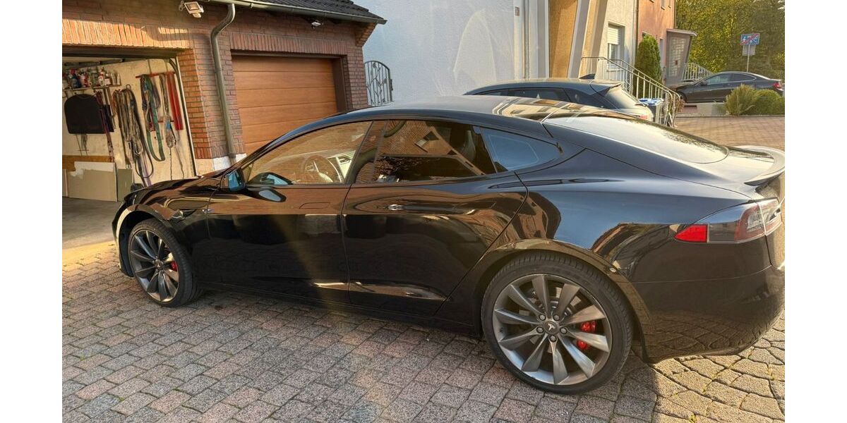 Tesla Model S 105.800 km 34.700 &euro; Lünen 44532