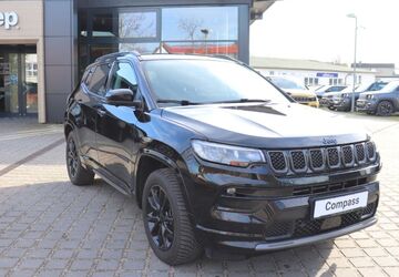 Jeep Compass 68.000 km 27.990 &euro; Potsdam 14482