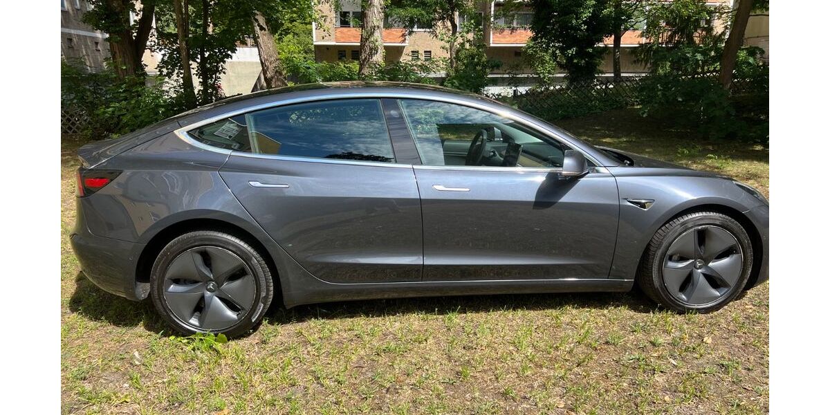 Tesla Model 3 121.000 km 21.000 &euro; Berlin 10629