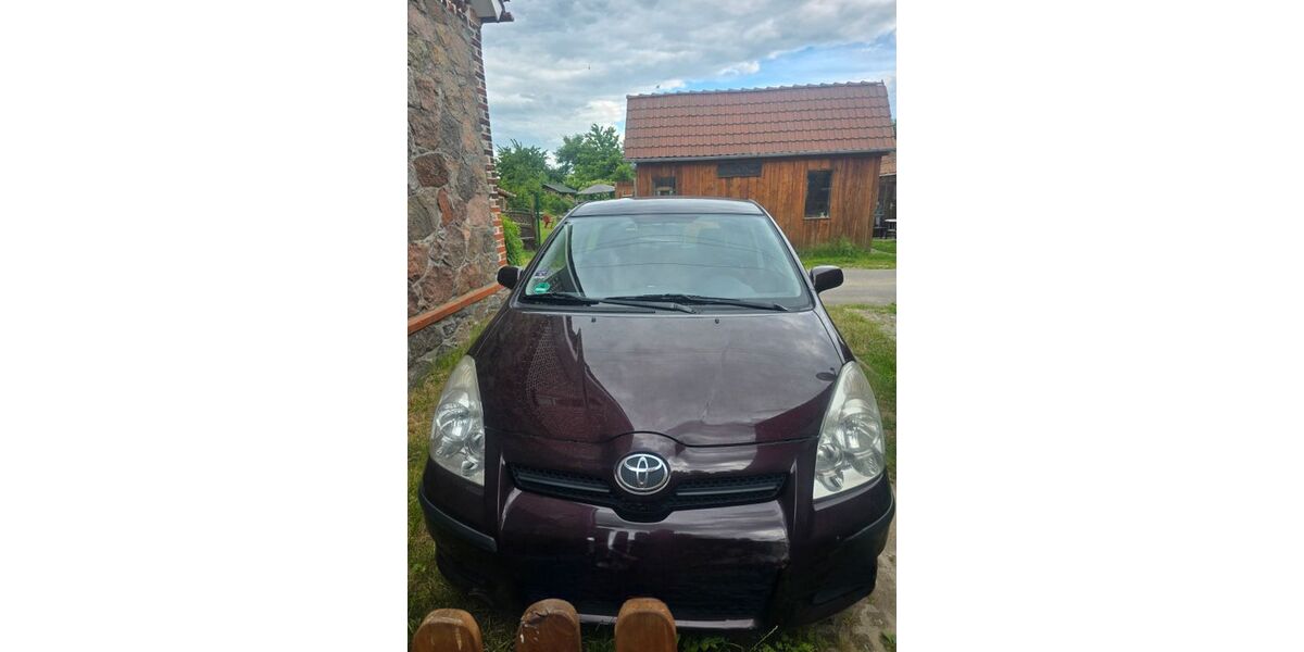 Toyota Corolla Verso 184.000 km 3.900 &euro; Berlin 12681