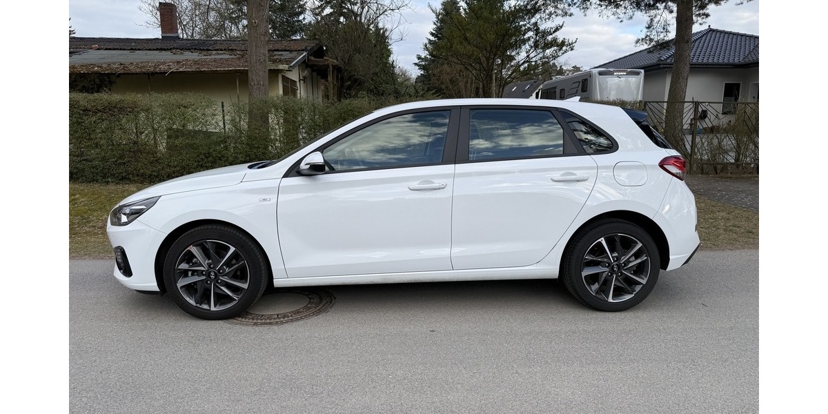Hyundai i30 1.5 T-GDI Automatik Trend Mild-Hybrid Garant 11.183 km 20.900 &euro; Berlin 10247