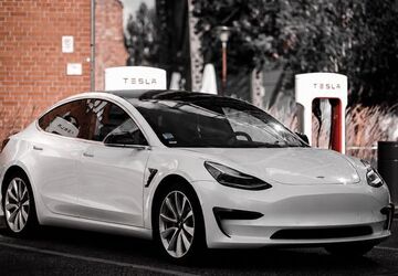Tesla Model 3 157.000 km 21.500 &euro; berlin 13585