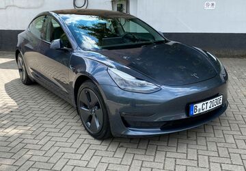 Tesla Model 3 14.000 km 28.220 &euro; Berlin 12347