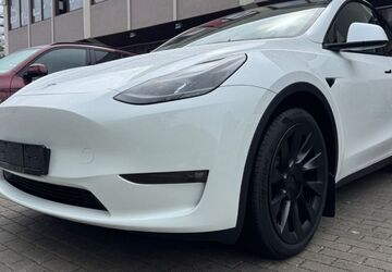 Tesla Model Y 90.000 km 32.333 &euro; Berlin 13599