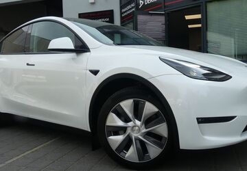 Tesla Model Y 28.319 km 39.800 &euro; Berlin 13156