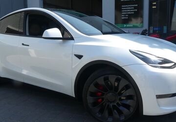 Tesla Model 3 33.249 km 36.800 &euro; Berlin 13156